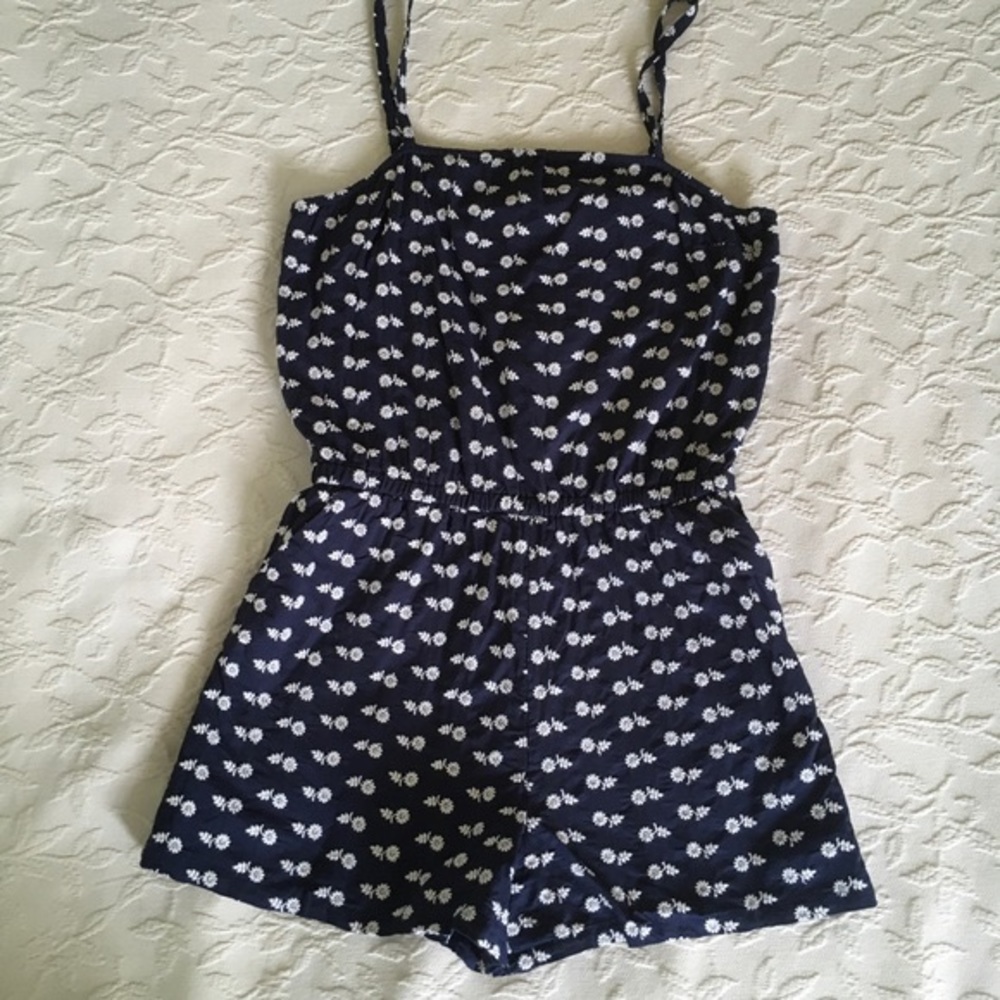 Victoria Beckham Target Navy Floral Eyelet Romper - Picture 4 of 9
